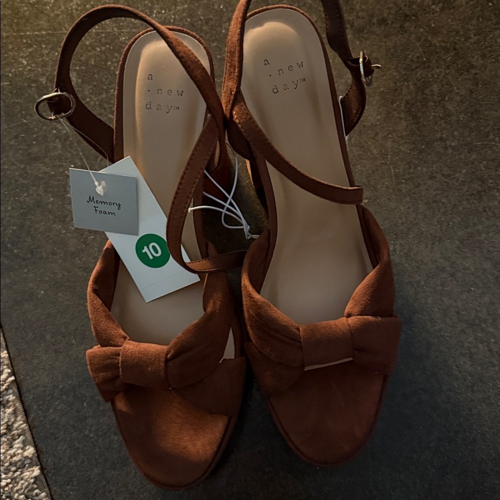 Brown a new day heels